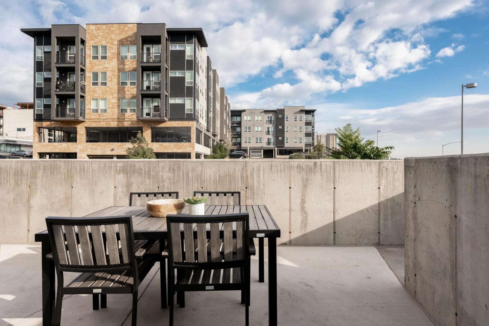 Brand New Condo - Walk To Empower Stadium - Tesoro DEN Exteriör bild